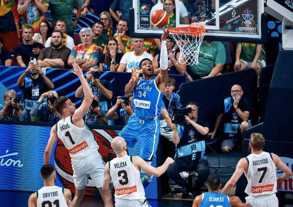 开云体育移动端-大比分获胜引发热议！，字母哥在SKT比赛中战术调整再创辉煌时刻(彭彭丁满历险记口头禅)